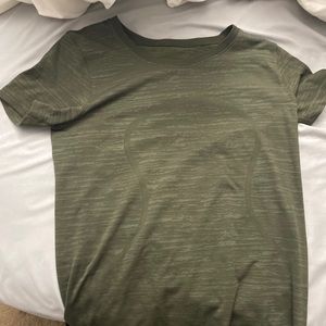 Lululemon T-shirt